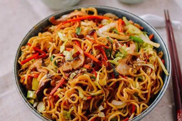 Schezwan Noodles Veg./ Chi.
